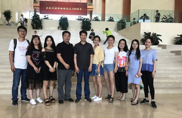 365英国上市公司艺术硕士(美术)研究生赴中国美术馆开展专题艺术实践教学.jpg 365英国上市公司艺术硕士(美术)研究生赴中国美术馆开展专题艺术实践教学.jpg